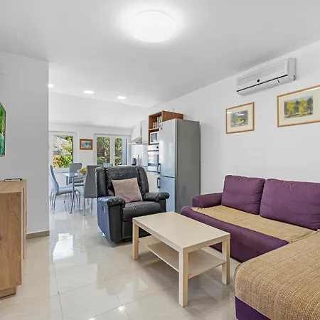 Pet Friendly In Rogoznica