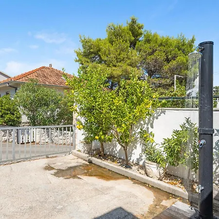 2 Bedroom Pet Friendly In *