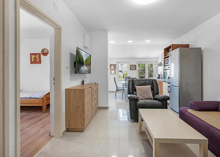 Pet Friendly In Apartamento Rogoznica (Sibenik-Knin)