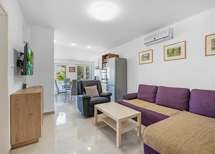 Pet Friendly In Rogoznica (Sibenik-Knin)