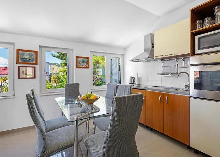 Pet Friendly In * Rogoznica (Sibenik-Knin)