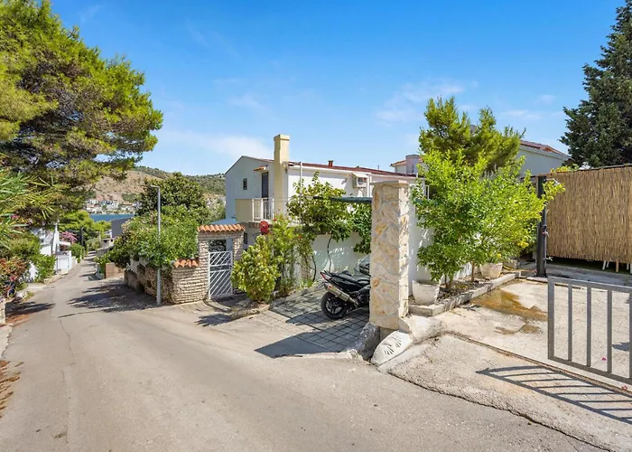 Pet Friendly In * Rogoznica (Sibenik-Knin)